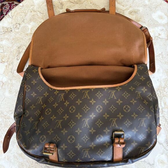 Authentic Louis Vuitton Monogram SAUMUR 43 XL Messenger Bag Unisex - Picture 11 of 15